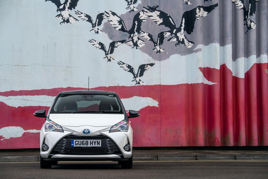  Toyota Yaris Hybrid Y20 2019 года  (UK) (фото 10 из 38)